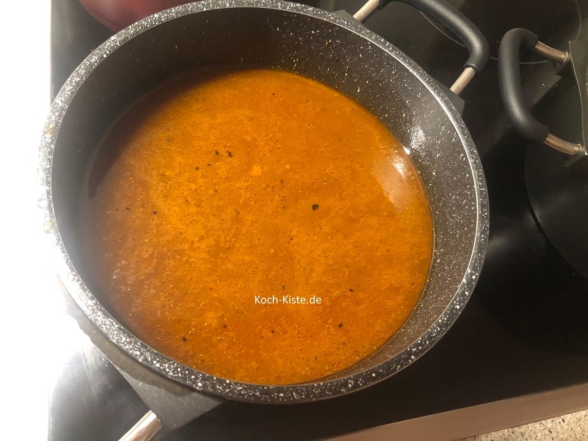 dann hast Du die Soße im Topf die nur noch angedickt werden muss.