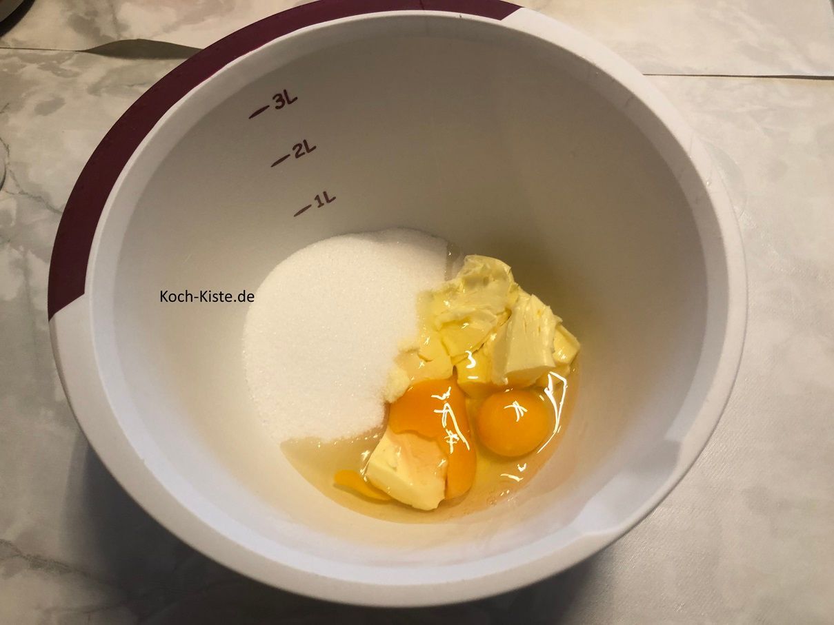 dann gebe beide Eier hinzu