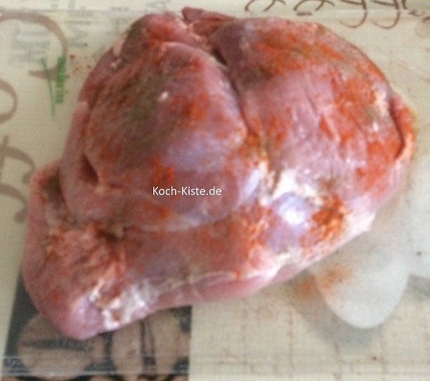 Braten von allen Seiten gut würzen