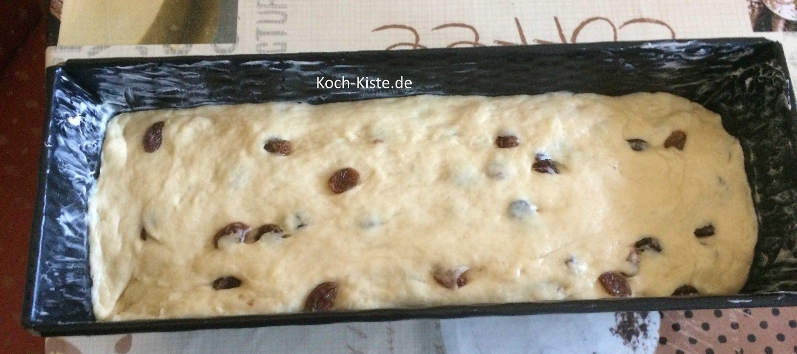 Teig in die Kastenform füllen