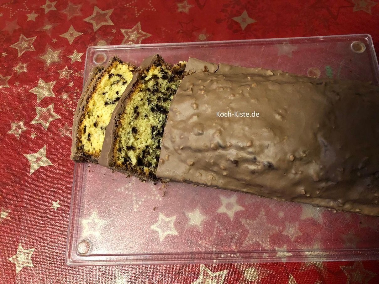 lasse die Schokoladenglasur komplett trocknen bevor Du den Kuchen anschneidest.