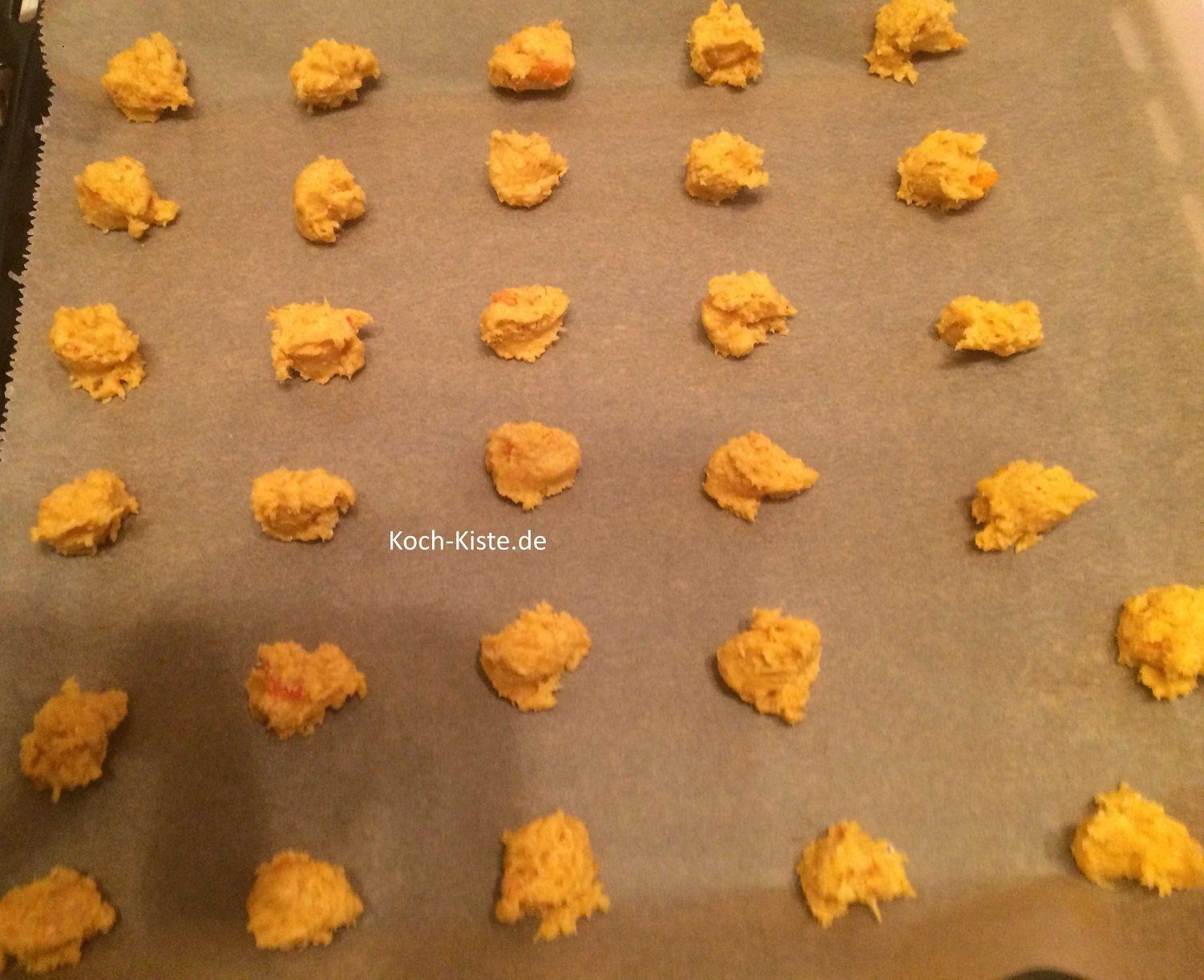 mit 2 Teelöffel kleine Teighäufchen auf das Backblech setzen