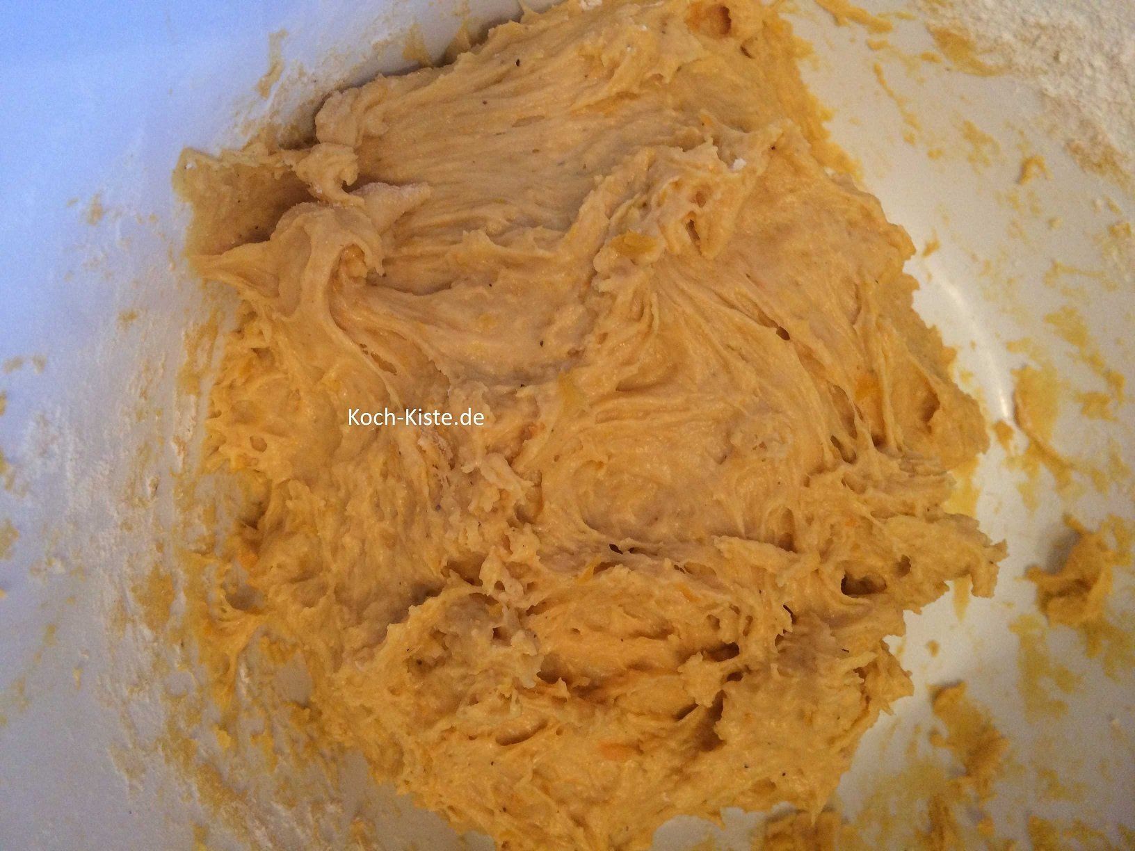 Gewürze und Mehl hinzugeben und verkneten