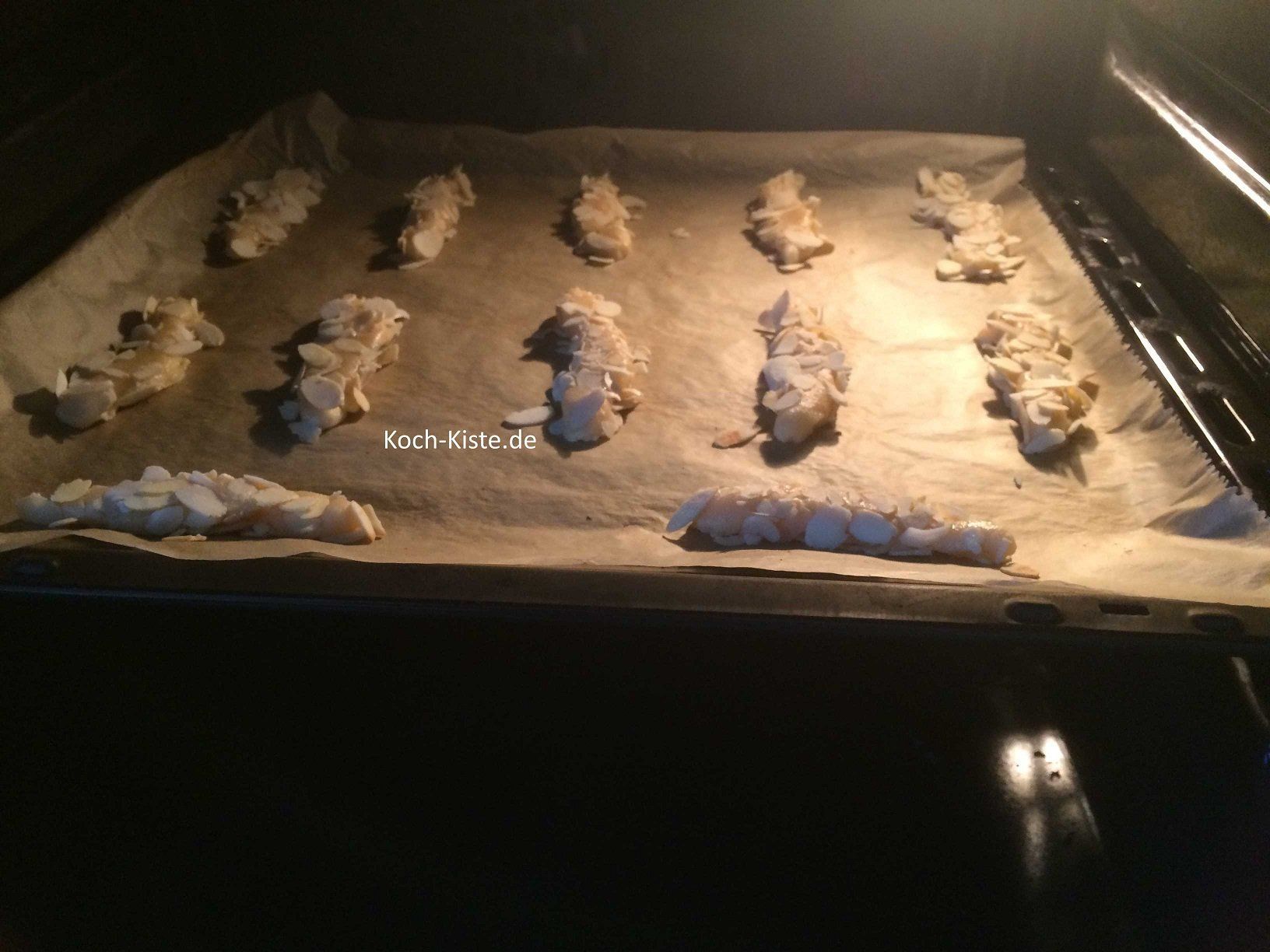 Marzipan-Stangen backen