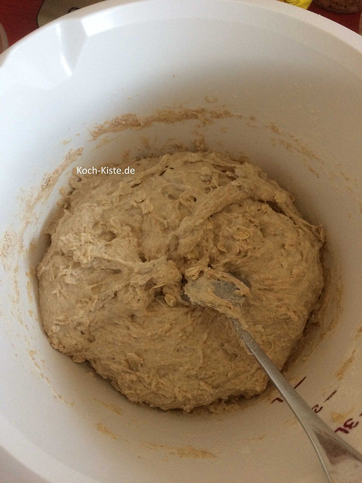 Teigzutaten gründlich verkneten