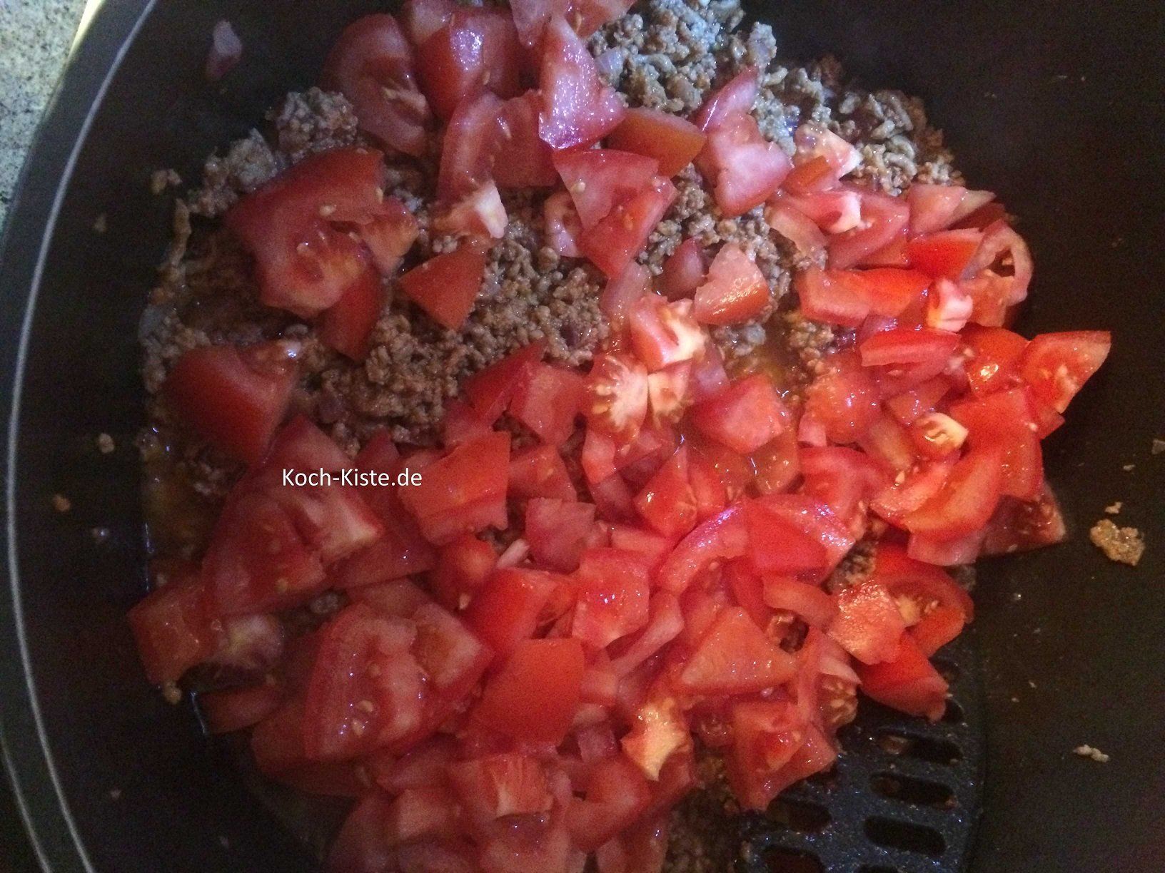Tomatenstücke hinzu geben