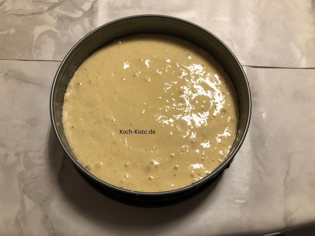 dann fülle dem Bisquitteig in die Springform und backe ihm für 25-30 Minuten