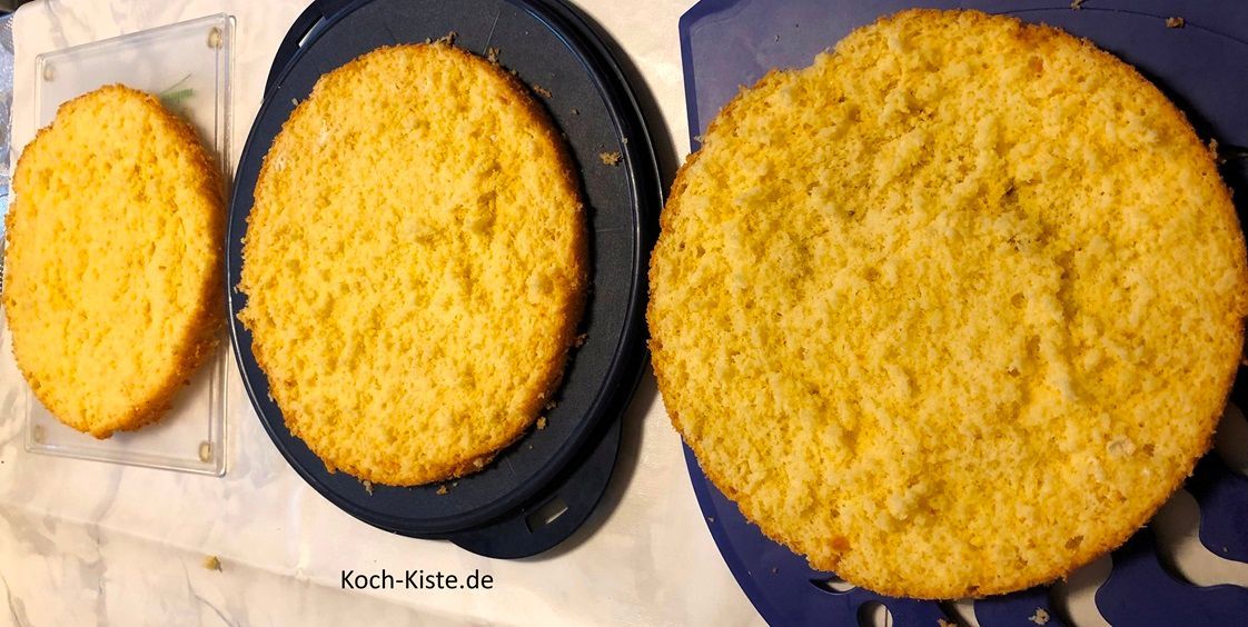 jeztzt sollte der Bisquitboden in 3 Teile geteilt sein.