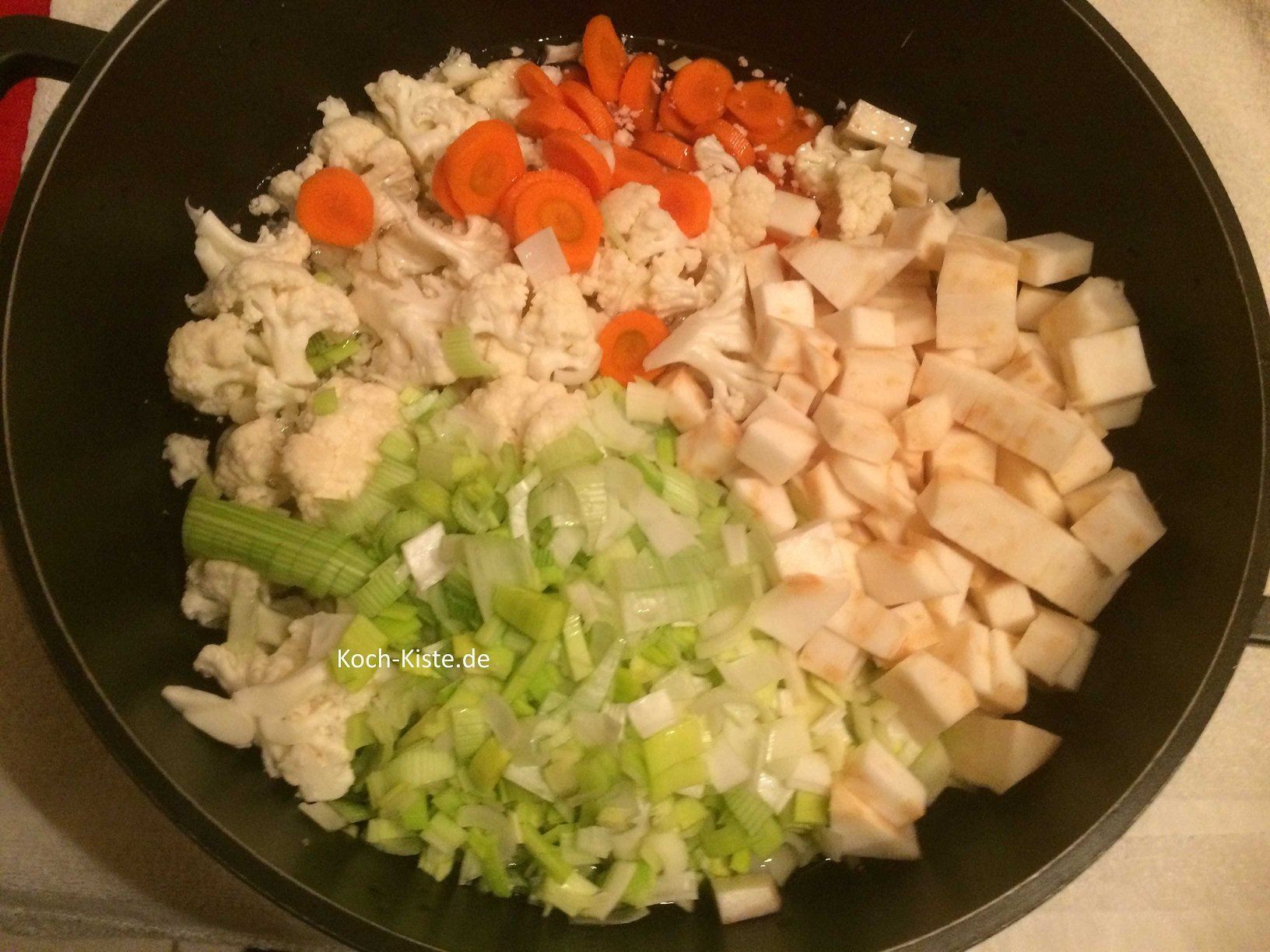 Gemüse in den Topf geben