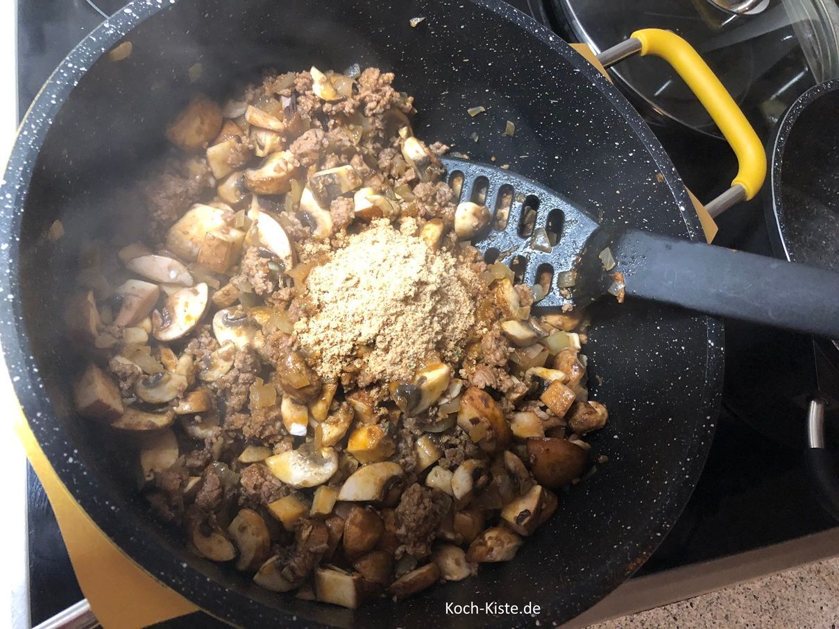 dann kommt das Rinderbrühepulver hinzu