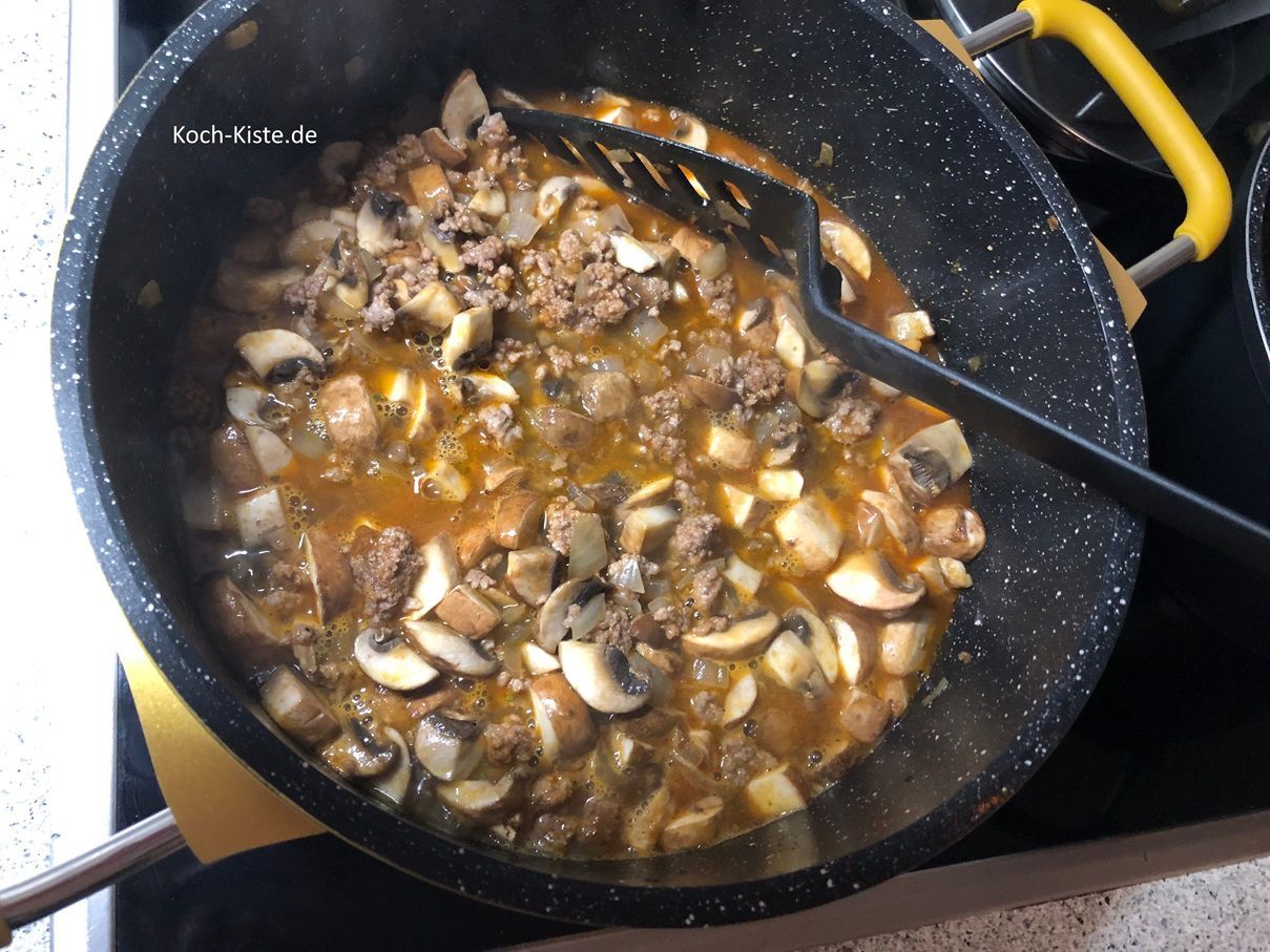 und 500 Milliliter Wasser . Verrühre wieder alles