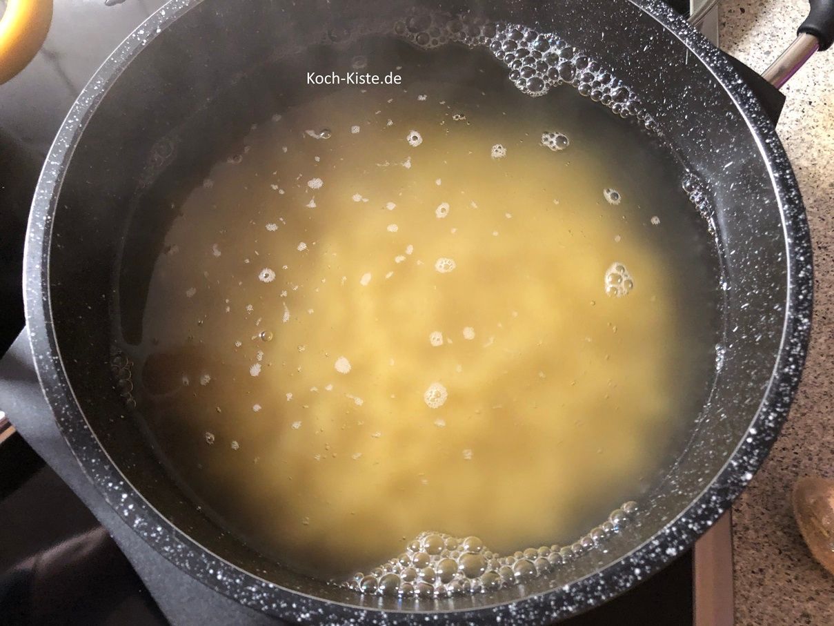 in einem extra Topf kochst du Nudeln deiner Wahl