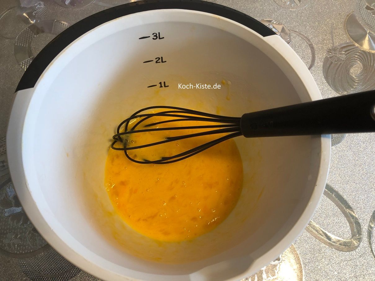 und verrühre sie mit dem Schneebesen