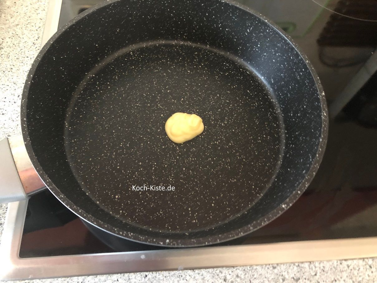 gebe 1 Teelöffel Pflanzencreme in die Pfanne und lasse sie schmelzen