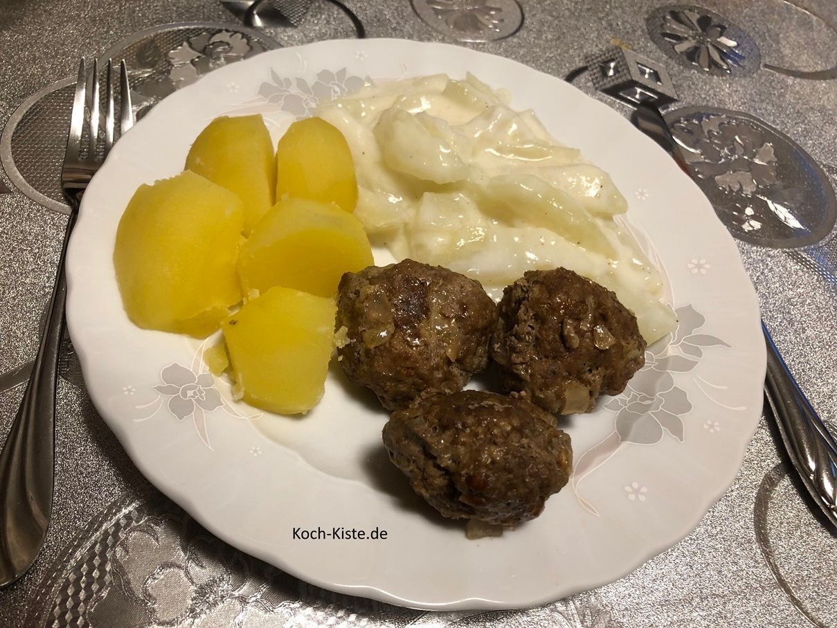 wir hatten zum Kohlrabi Kartoffeln und Frikadellen