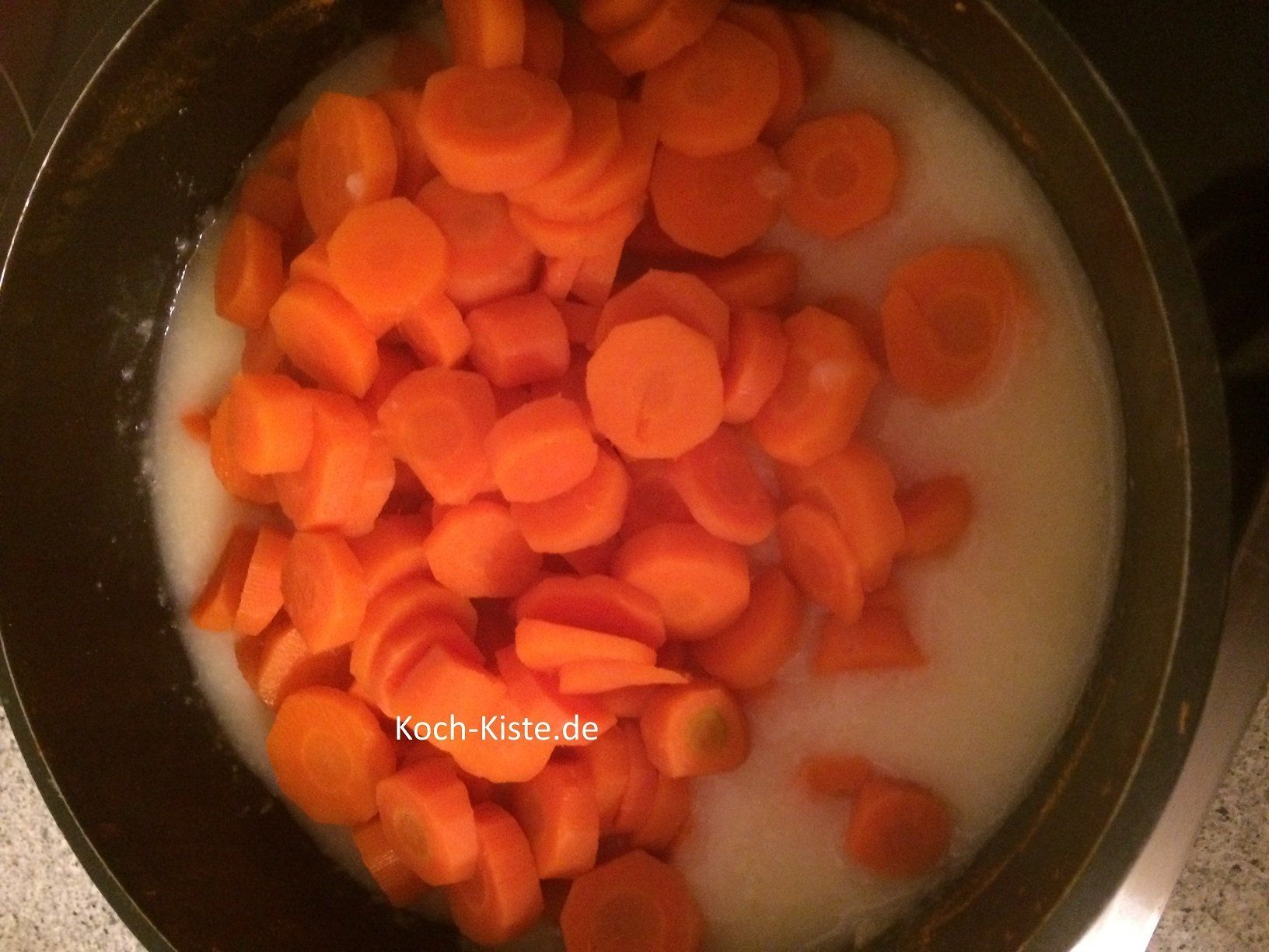 Wurzeln in die Mehlschwitze schütten