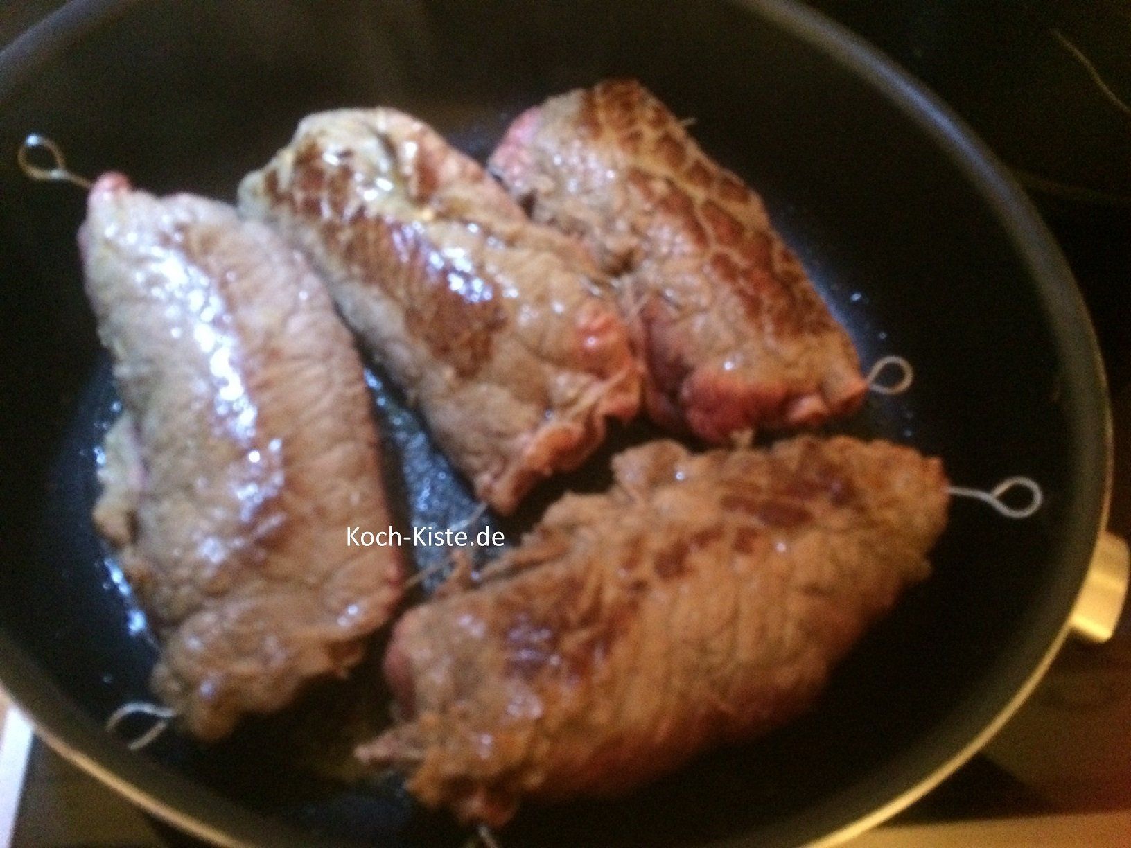 Rouladen von allen Seiten gut anbraten