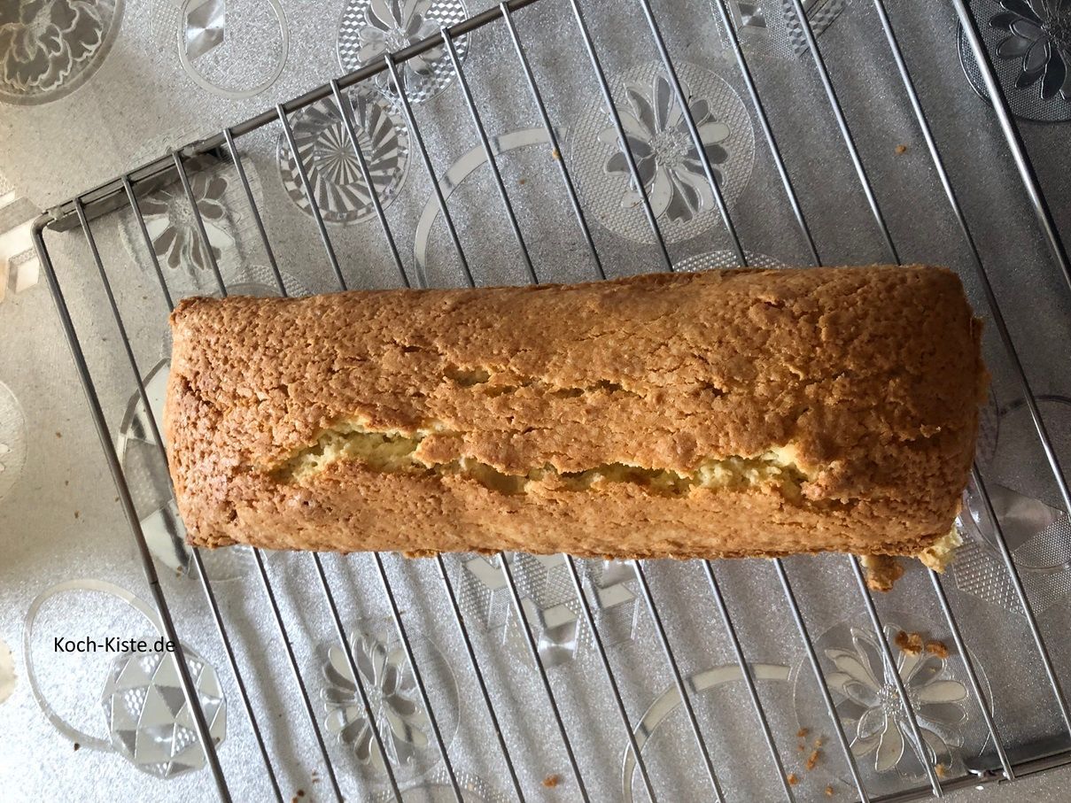 drehe den Sandkuchen richtig rum auf das Abkühlgitter