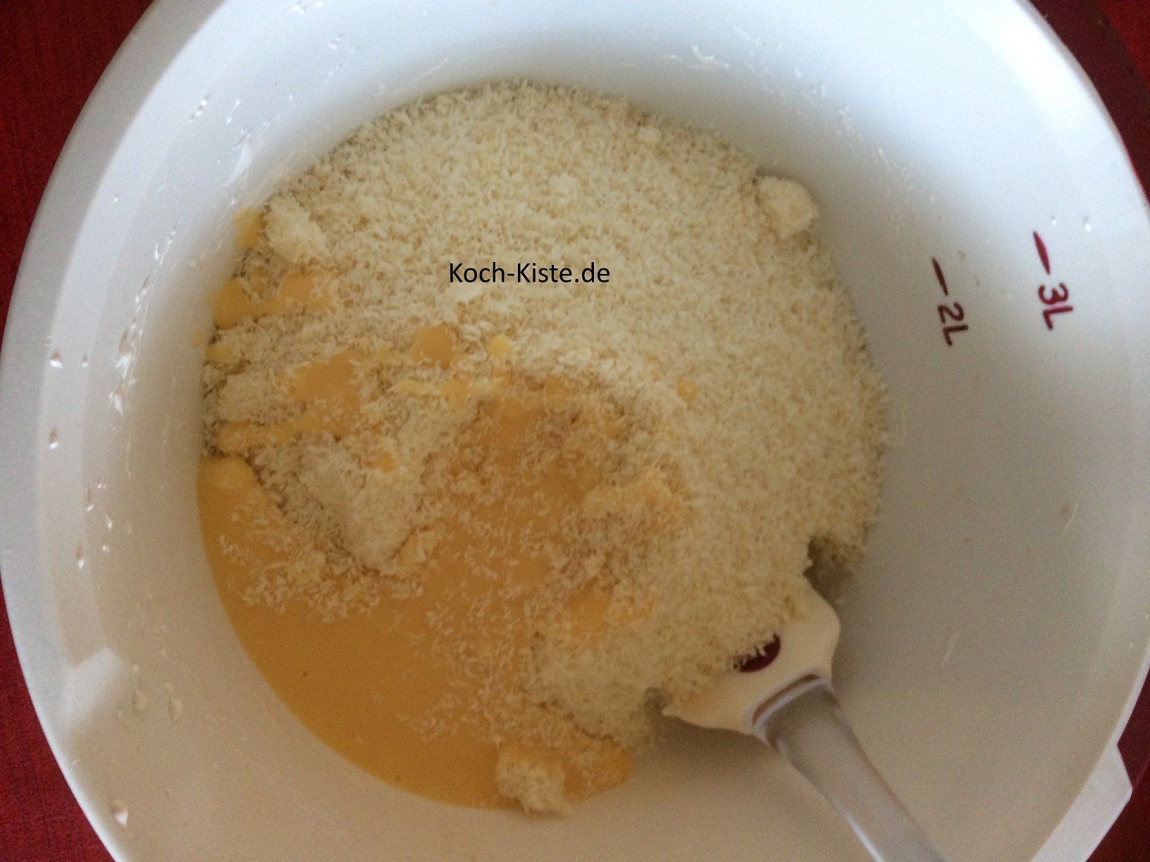 Eierlikör und Kokosraspel dazu geben