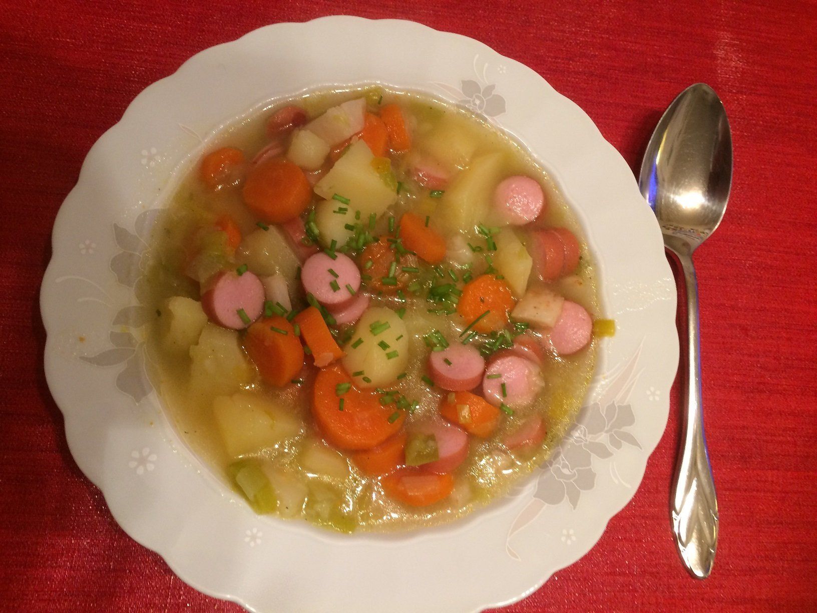 Kartoffelsuppe mit Würstchen