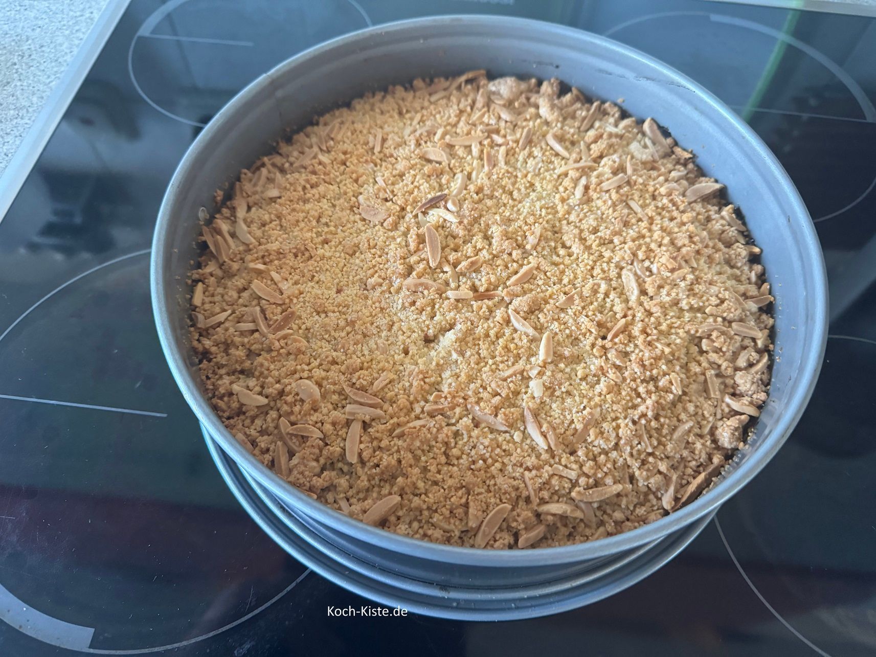 und backe den Marmeladen Crunch Kuchen 45 Mintuen lang gar.