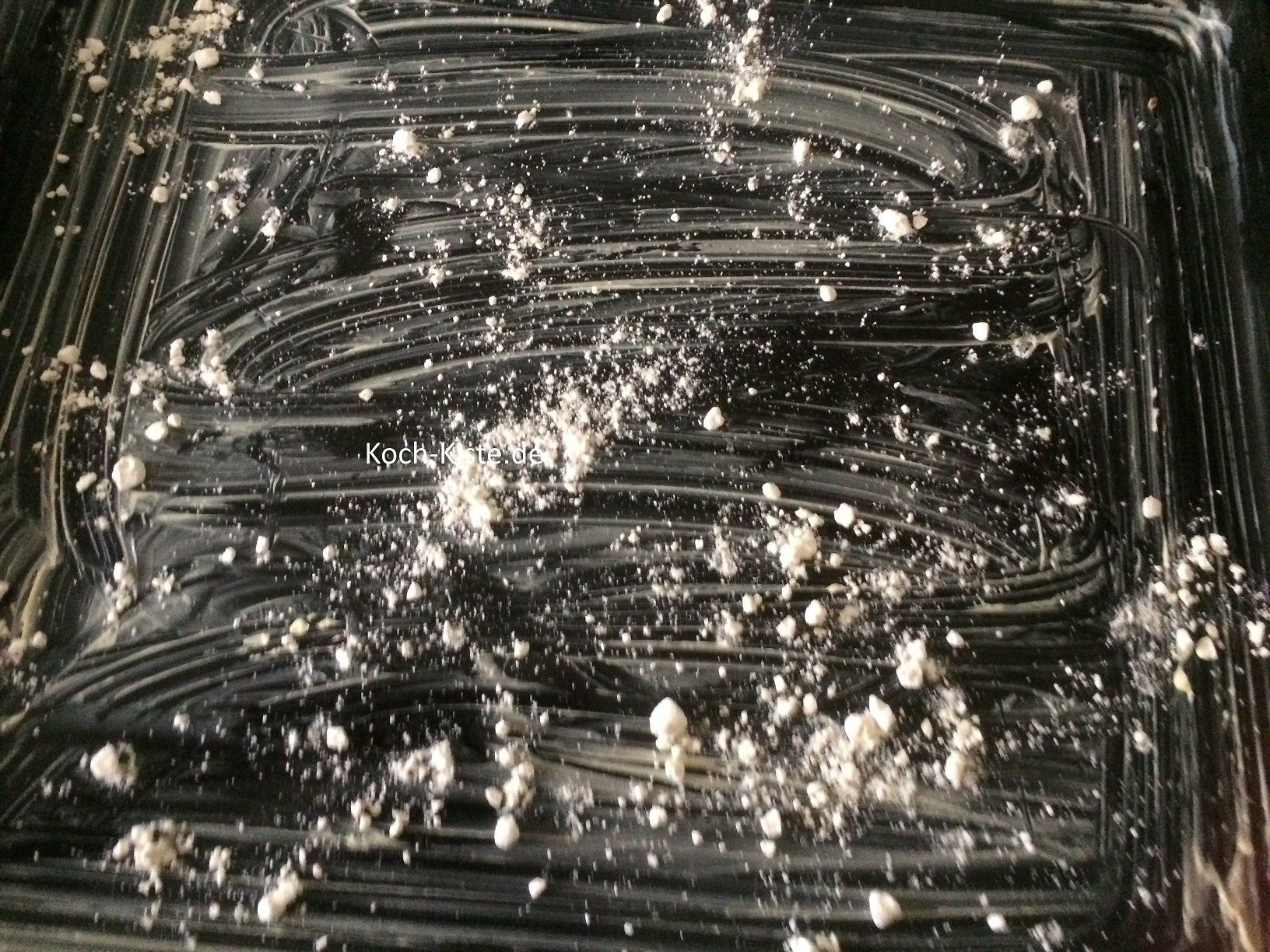 Backblech einfetten und bemehlen