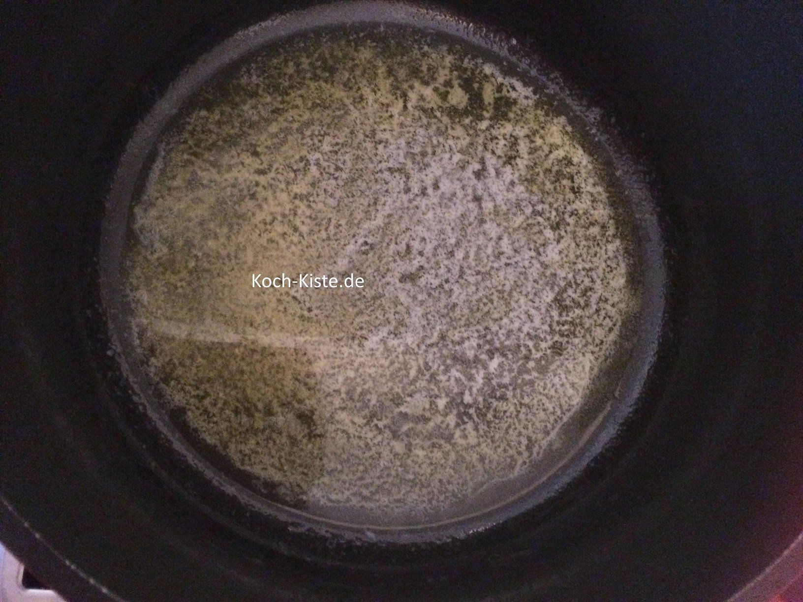 Butter und Wasser zum Kochen bringen