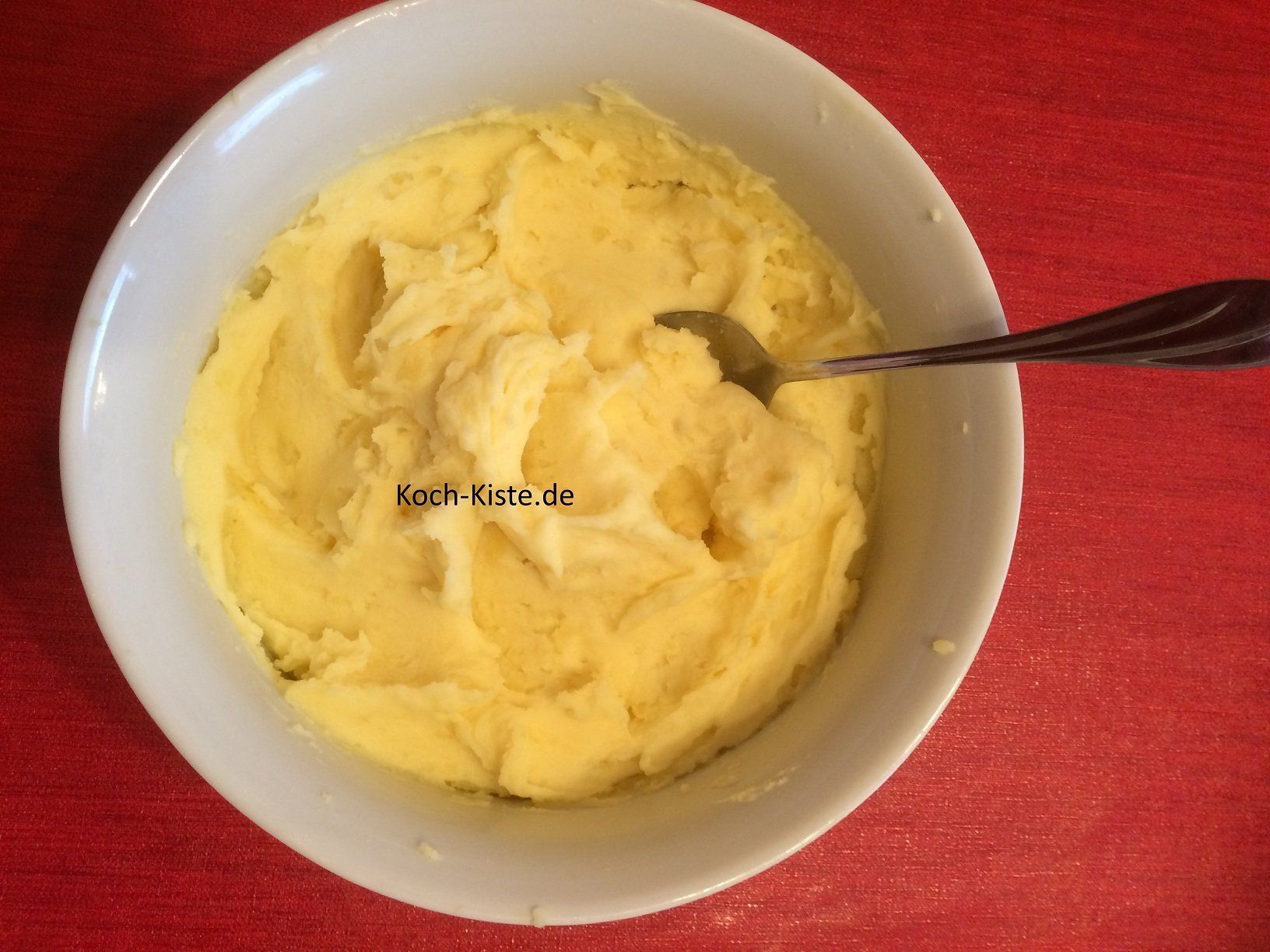 mit Handrürhrgerät zu einer geschmeidigen Masse verrühren