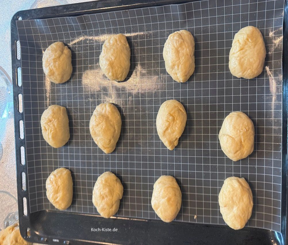 und forme möglichst ovale Eier