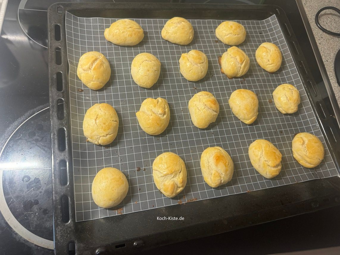 1 Blech Hefeteig Eier fertig gebacken