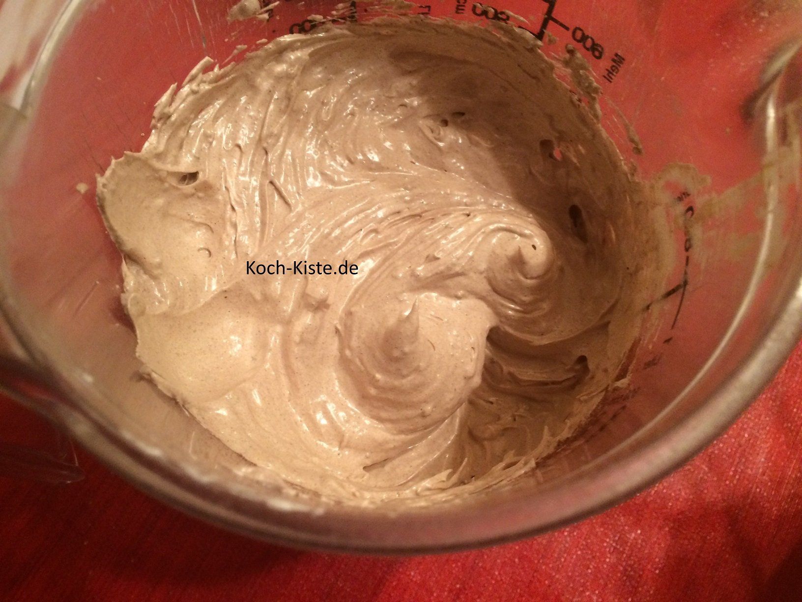 lösliches Kaffeepulfer und Kakaopulver unterrühren