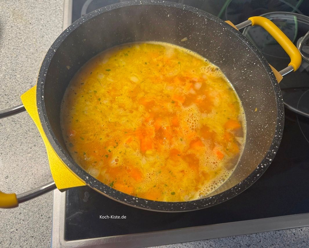jetzt gieße 1 Liter kochendes Wasser