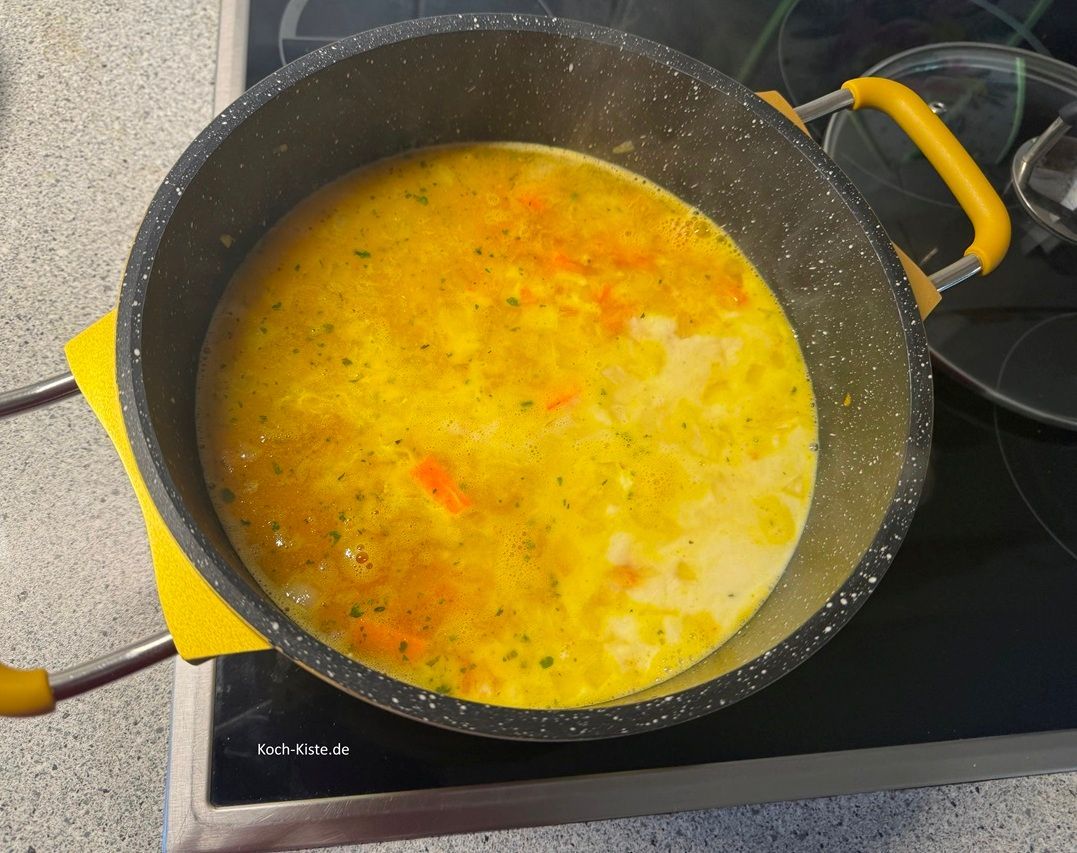 und 1 Becher Sahne (200g) mit in den Topf