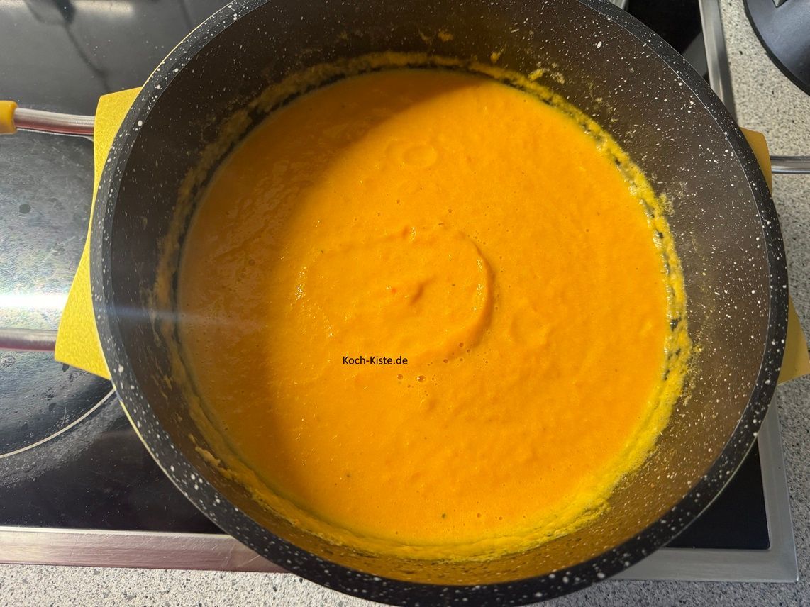 dann püriere alle Zutaten zu einer cremigen Suppe