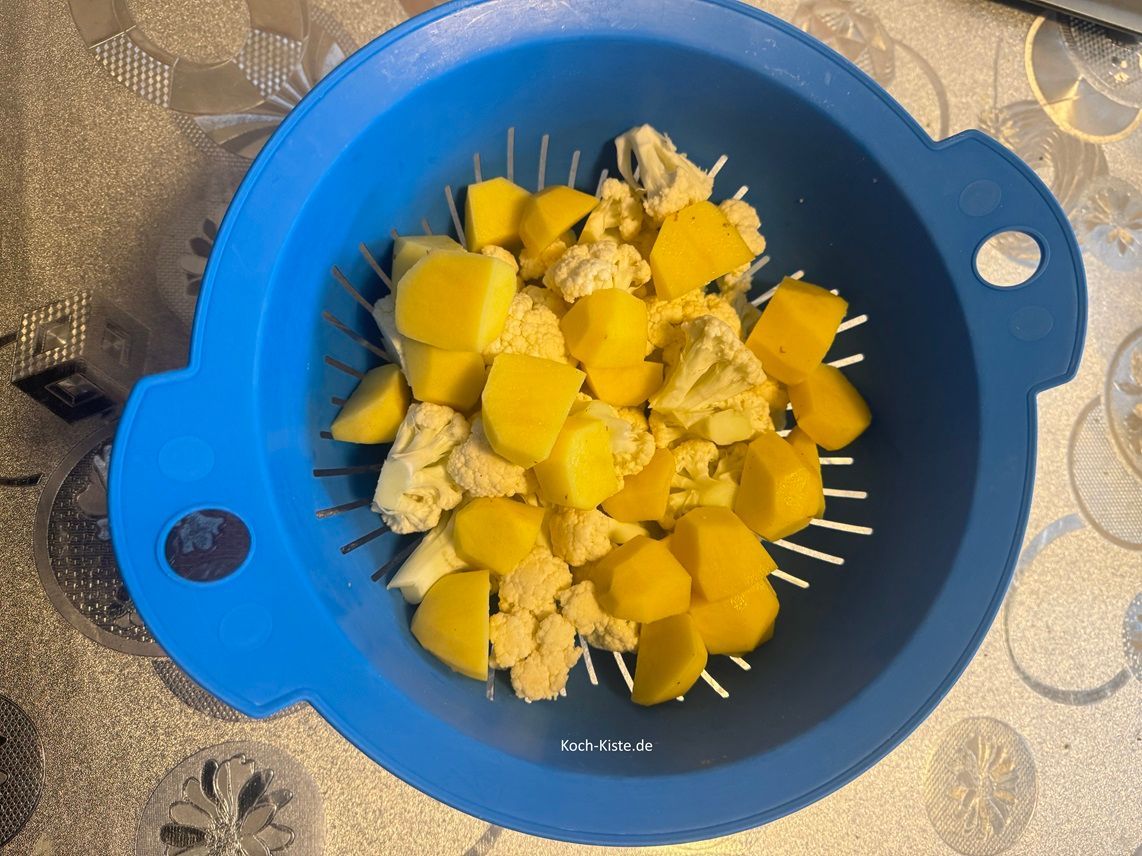 spüle das Gemüse unter kaltem, fließendem Wasser gut ab