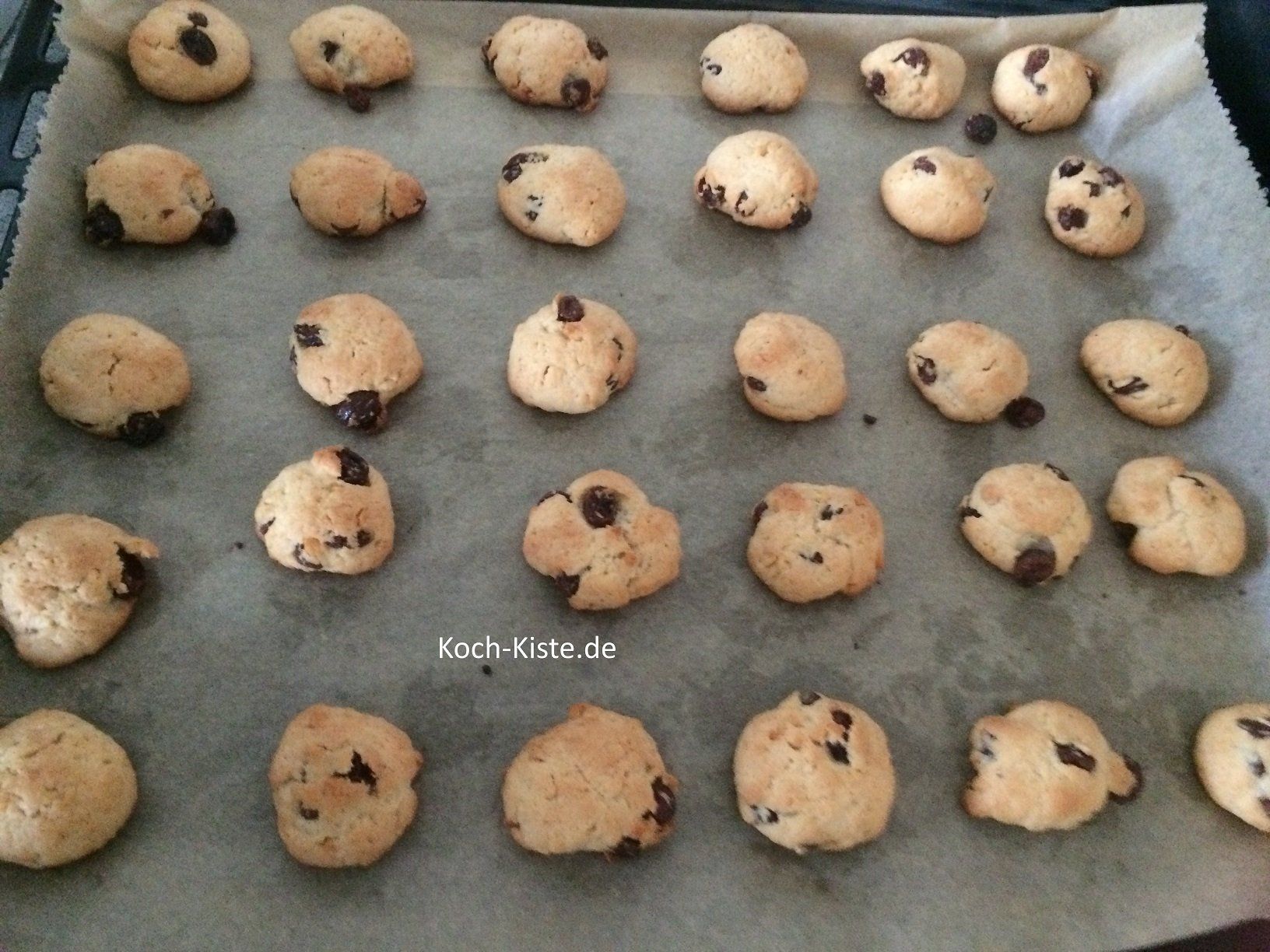 fertig gebackene Marzipan- Stollen Bällchen