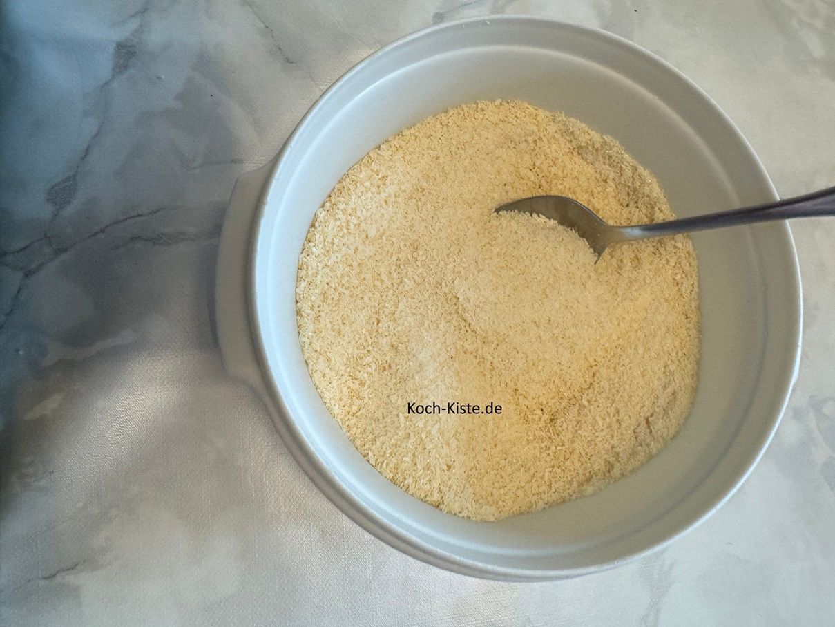 verrühre mit einem Esslöffel beide Zutaten gleichmäßig