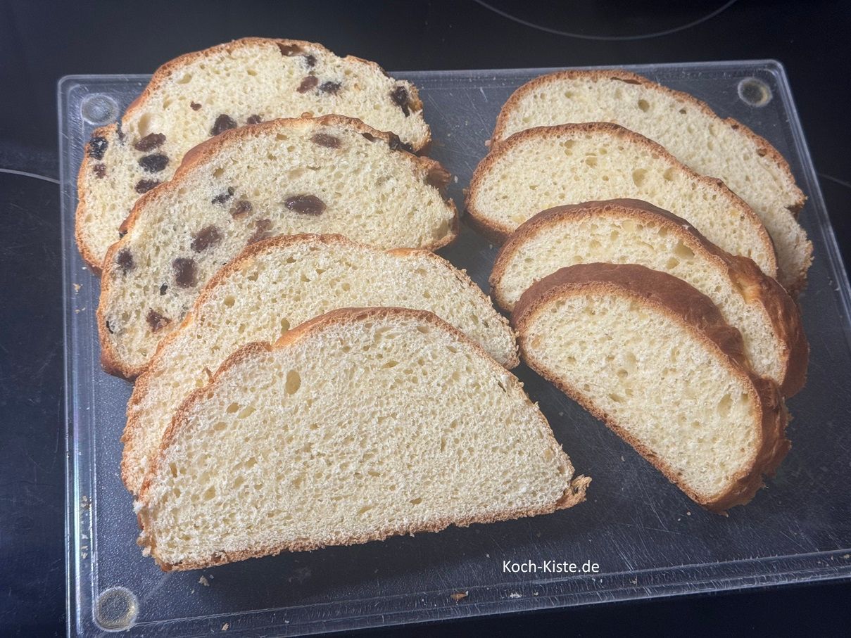 aufgeschnittene 3erlei Osterbrot Scheiben