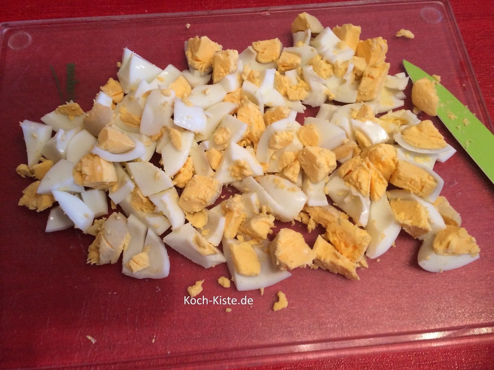 Eier pellen und klein schneiden