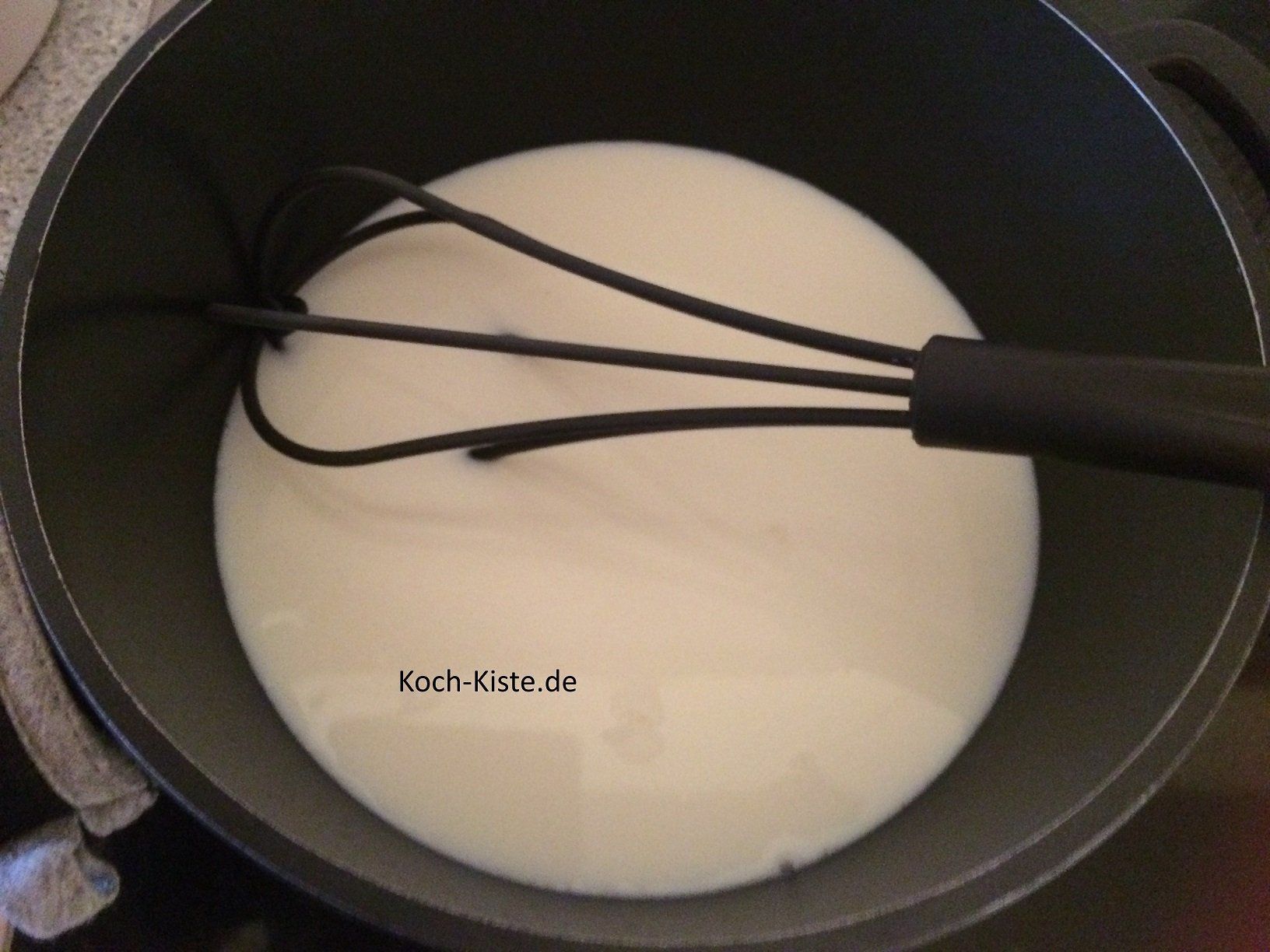 Milch zum Kochen bringen