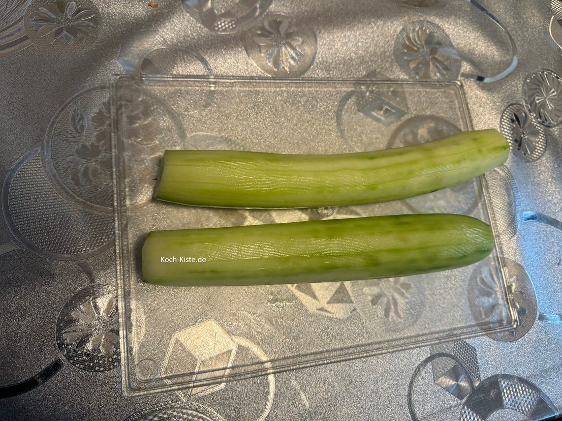 lege die Gurken erst mal wieder auf das Schneidebrett