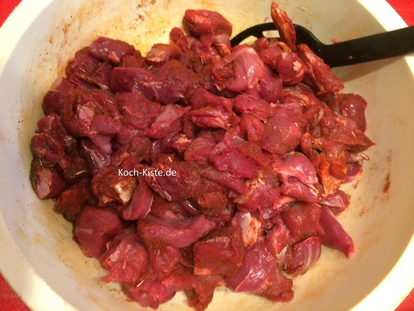 Wildfleisch würzen und gut durchrühren