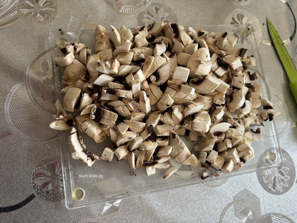 250 g klein geschnittene Champignons