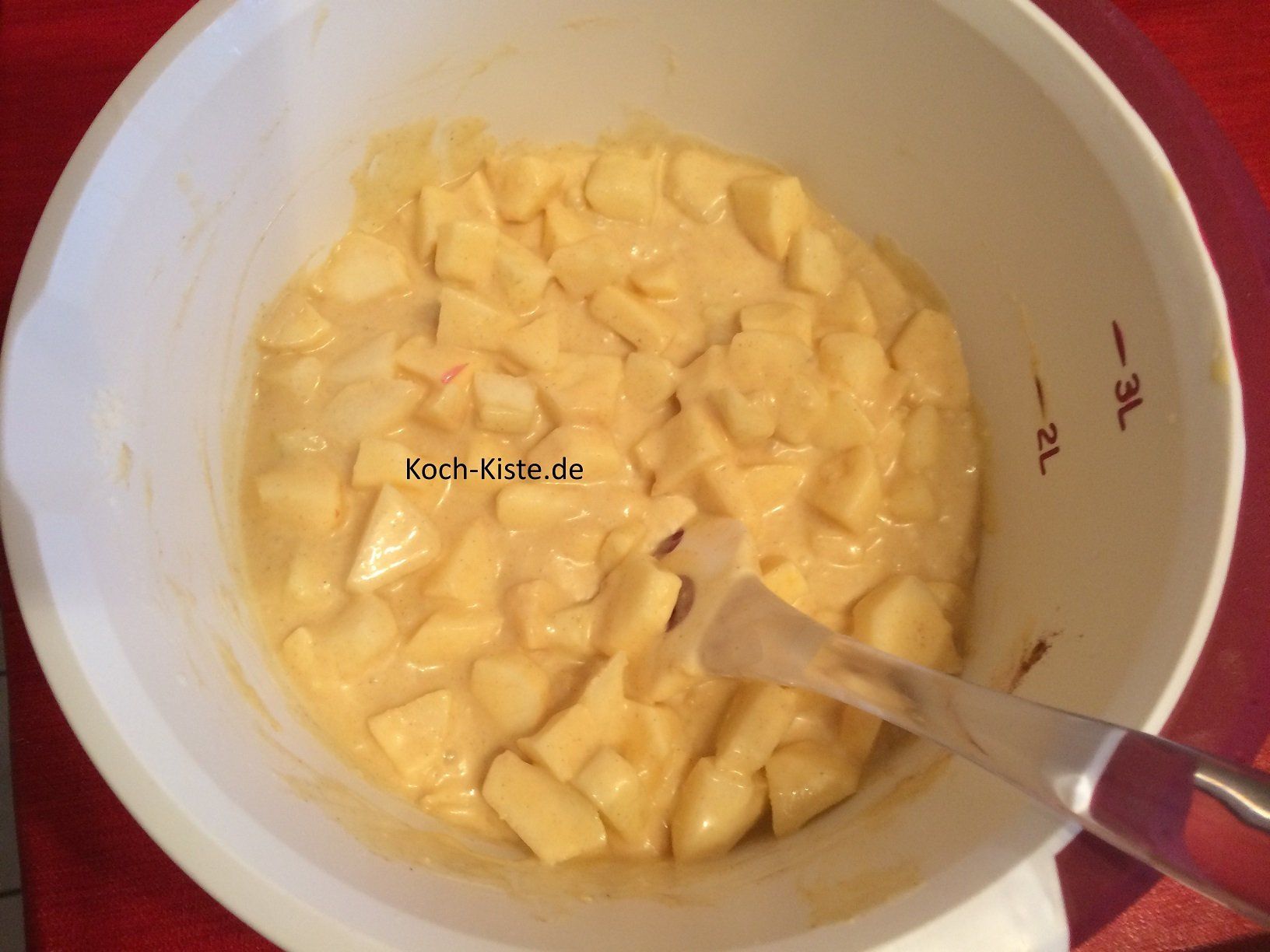 Obst unter den Teig heben