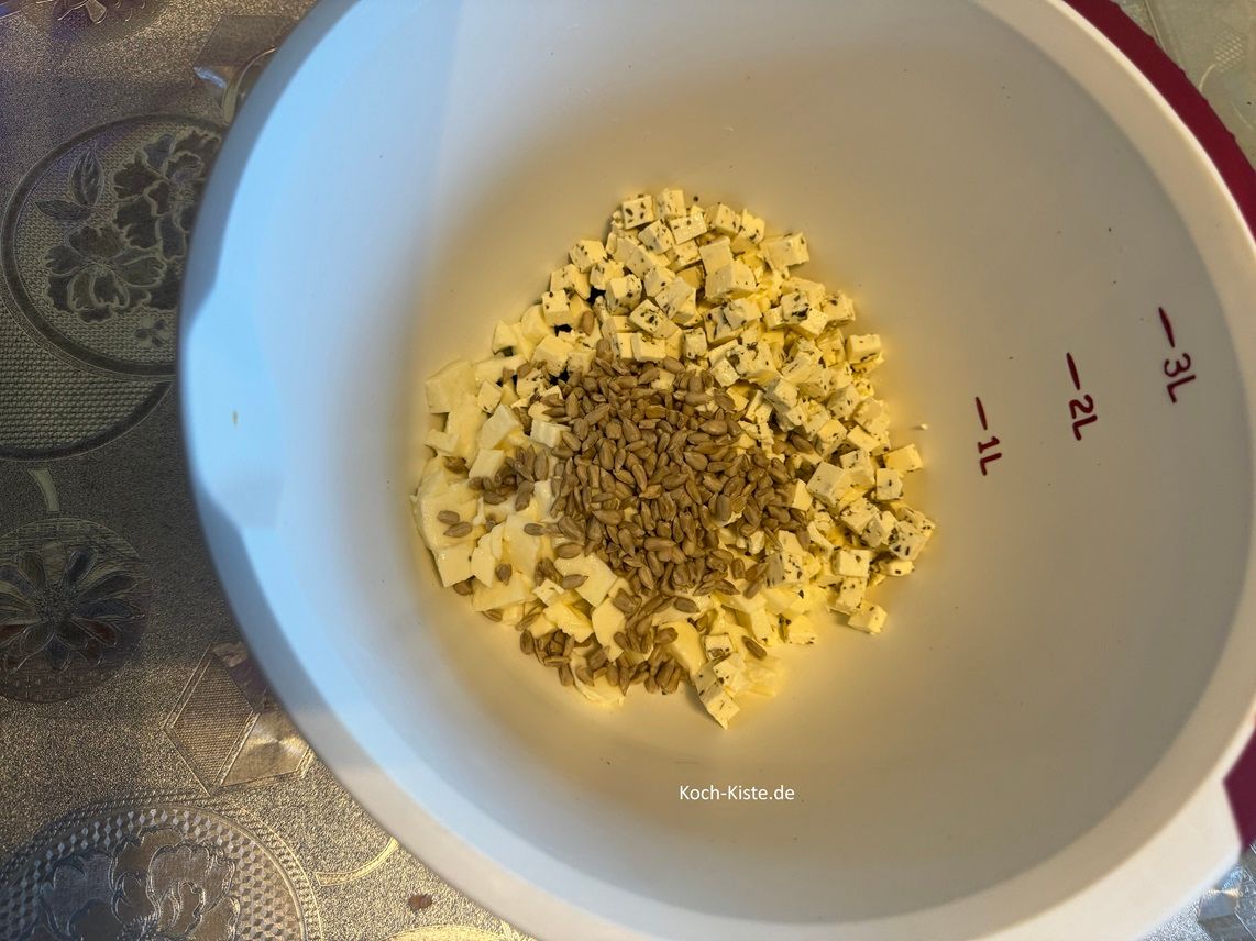 dann dürfen die Kürbiskerne mit in die Rührschüssel