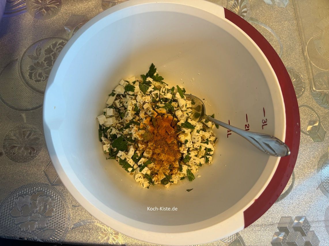 und 1 Teelöffel Cayennepfeffer und 1/2 Teelöffel Tomatensalz