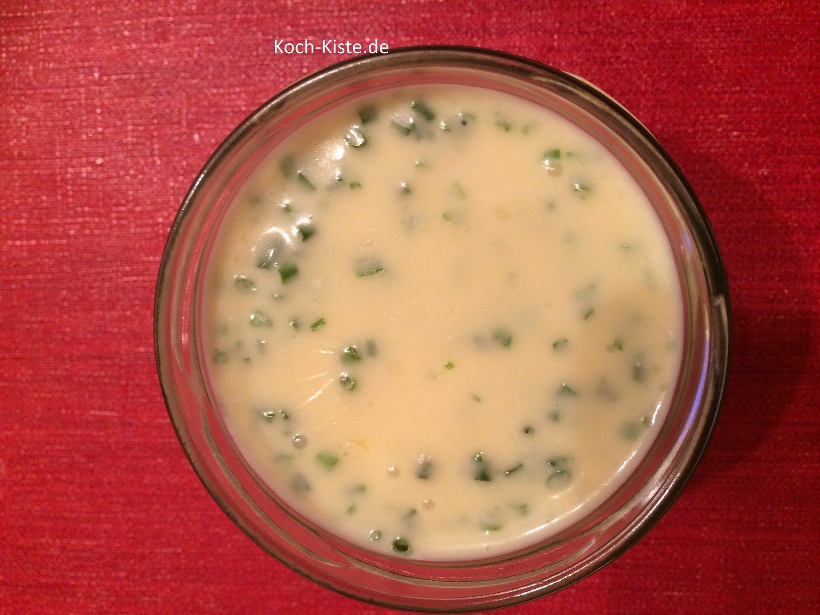 fertige Cambert-Kräuter-Creme im Glas