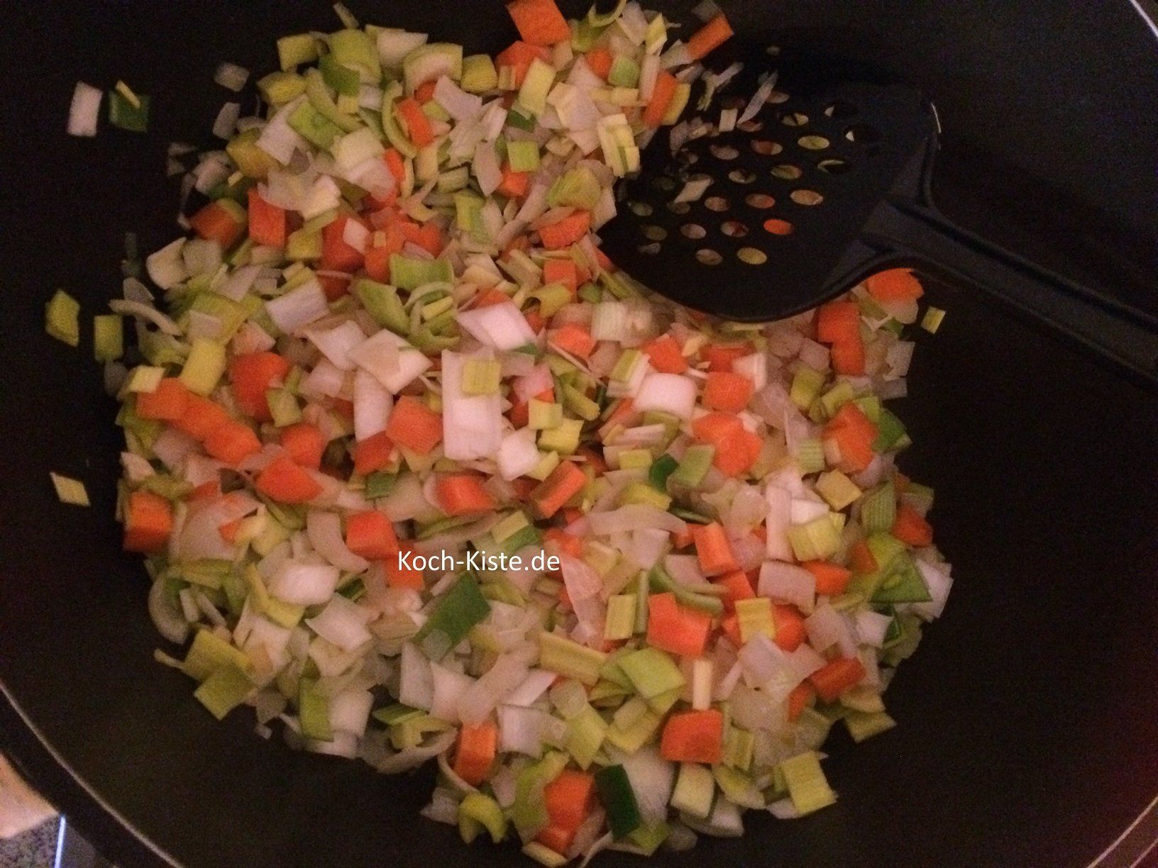 Porre und Wurzeln mit anbraten