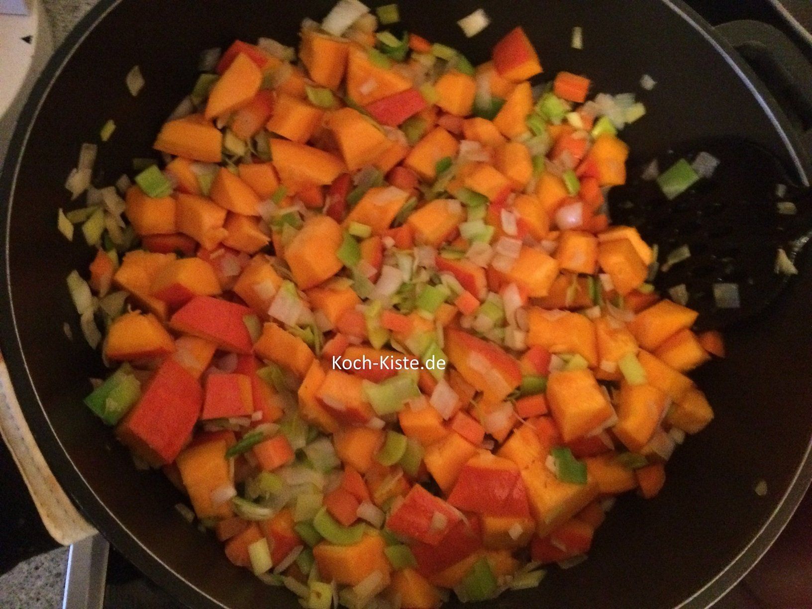 Kürbiswürfel hinzugeben