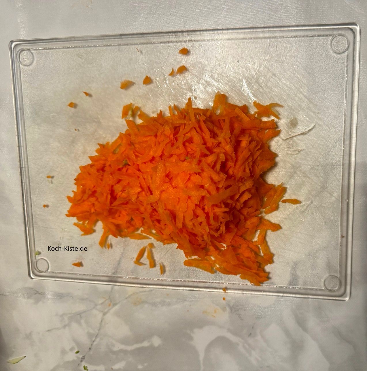 und raspel die Wurzeln klein